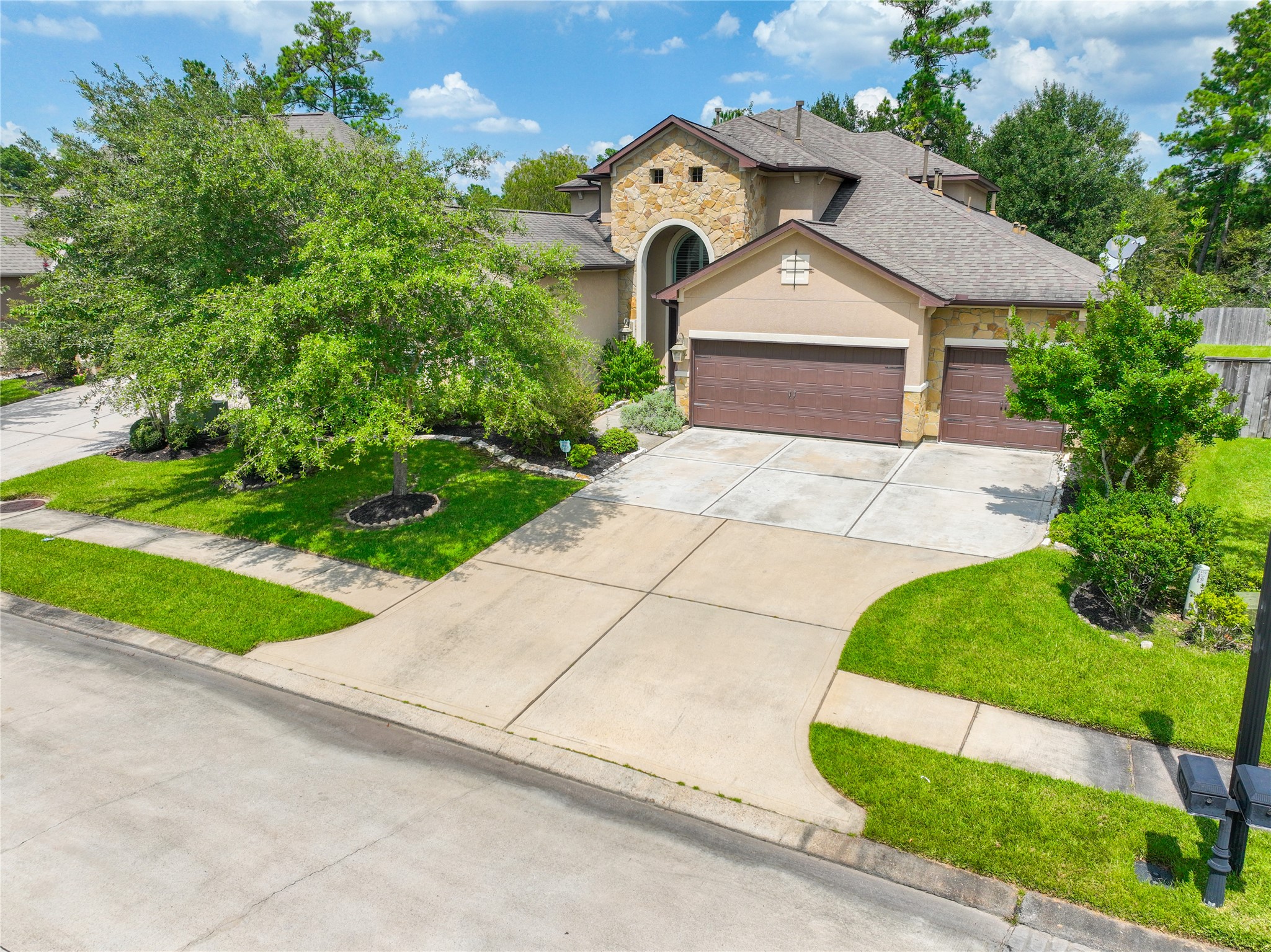 2406 Barclay Lake Lane Spring, TX 77388 - Photo 46 of 50 a front view of a house with a yard and garage
