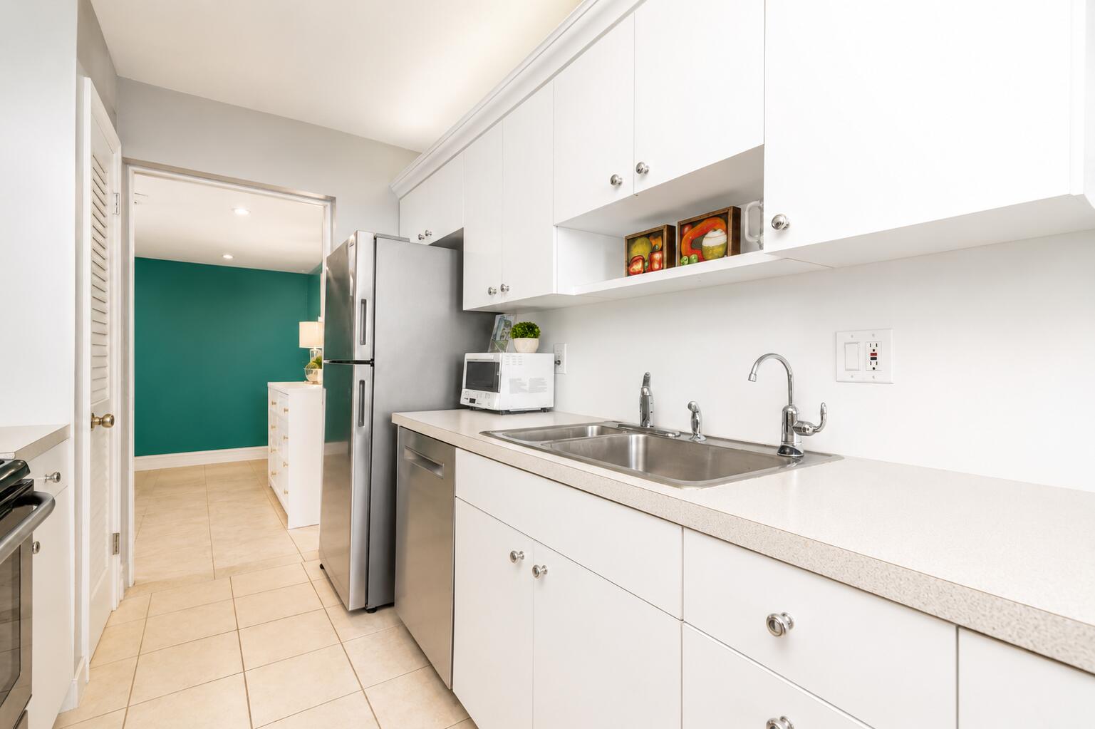 3800 Washington Road, Unit 901 West Palm Beach, FL 33405 - Photo 10 of 30 Kitchen