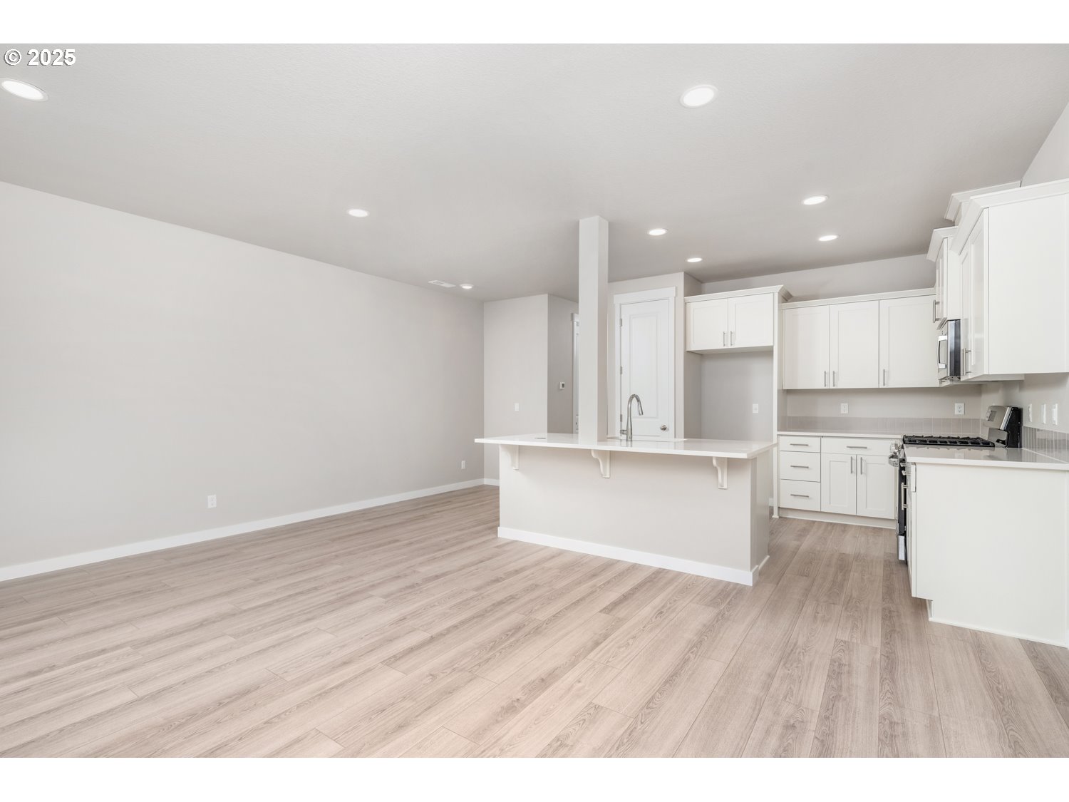 2794 South Ivy Street Cornelius, OR 97113 - Photo 20 of 24 a view of kitchen with wooden floor