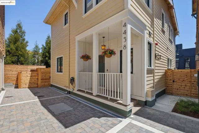 $1,995,000 | 4438 Howe Street, Oakland, CA 94611