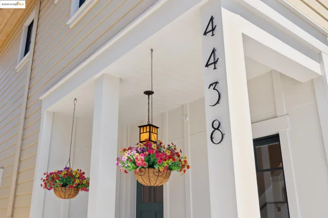 $1,995,000 | 4438 Howe Street, Oakland, CA 94611