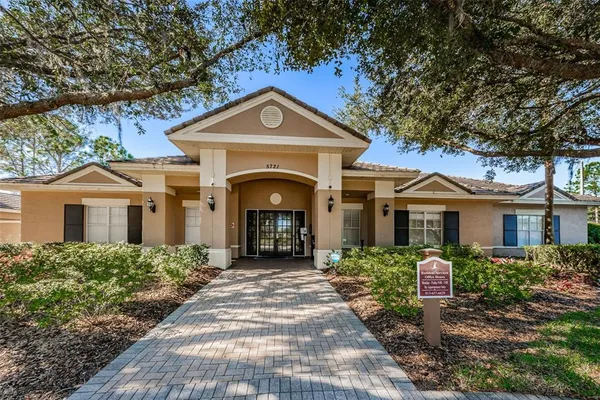 $398,000 | 5721 Heronpark Place, Lithia, FL 33547