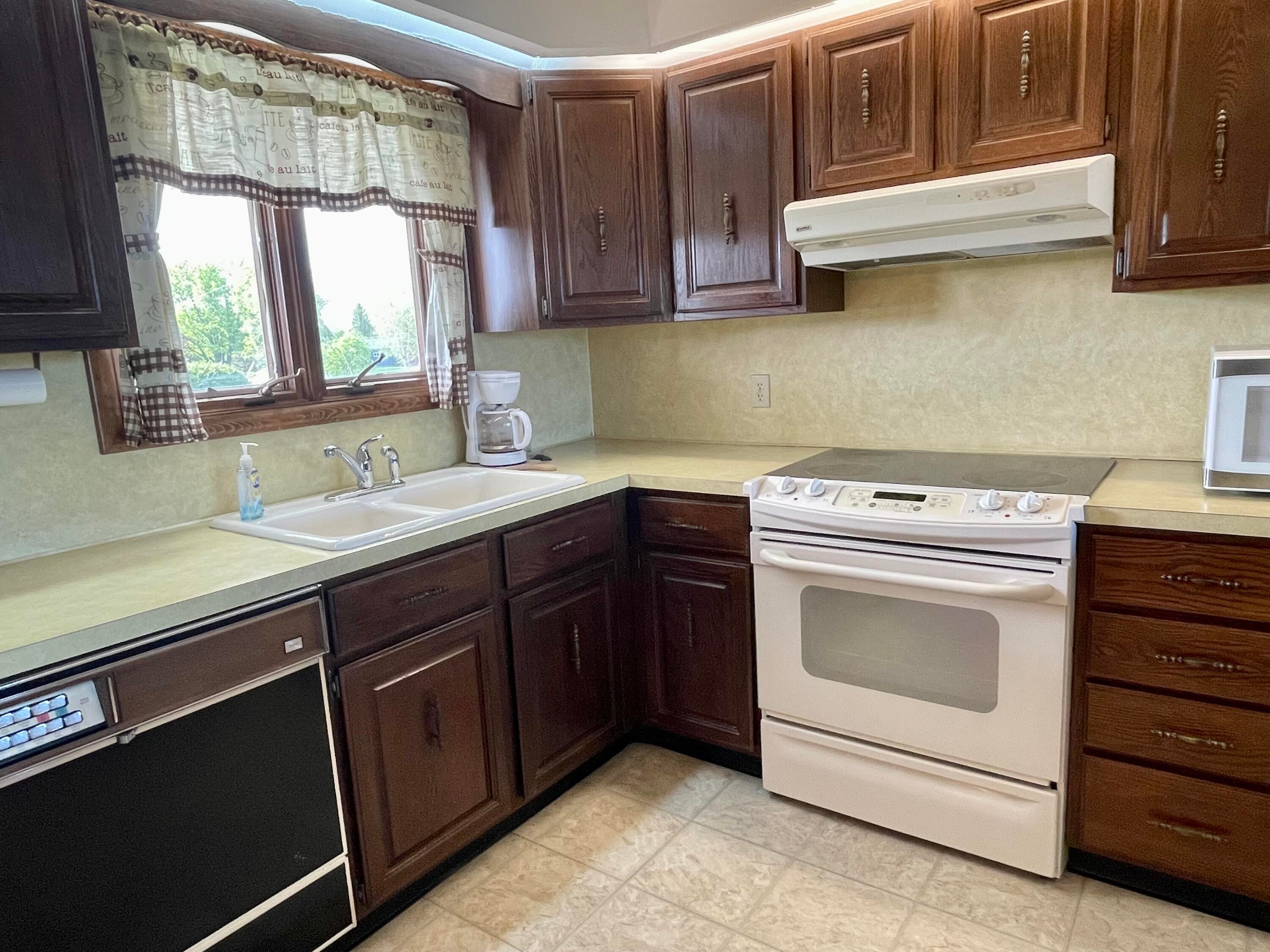 10721 Moonlight Bay Road Cheboygan, MI 49721 - Photo 11 of 31 Gallery Image 11