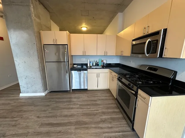 $3,000 | 235 West Van Buren Street, Unit 1804, Chicago, IL 60607