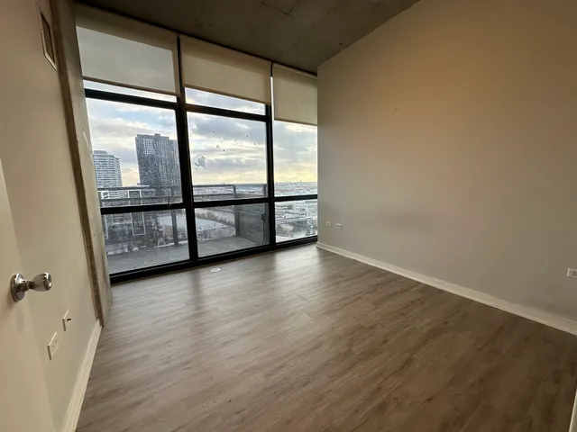 $3,000 | 235 West Van Buren Street, Unit 1804, Chicago, IL 60607