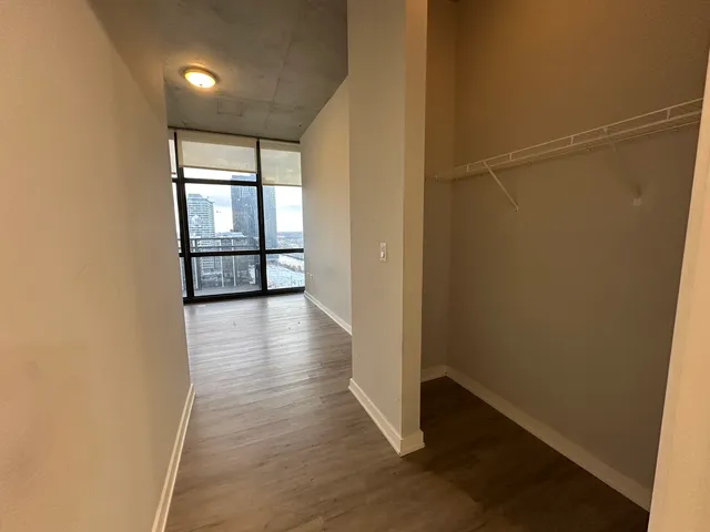 $3,000 | 235 West Van Buren Street, Unit 1804, Chicago, IL 60607