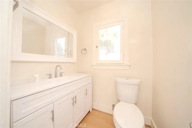 $3,400 | 736 South Gramercy Drive, Los Angeles, CA 90005