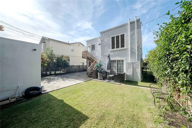 a view of a house with backyard and sitting area