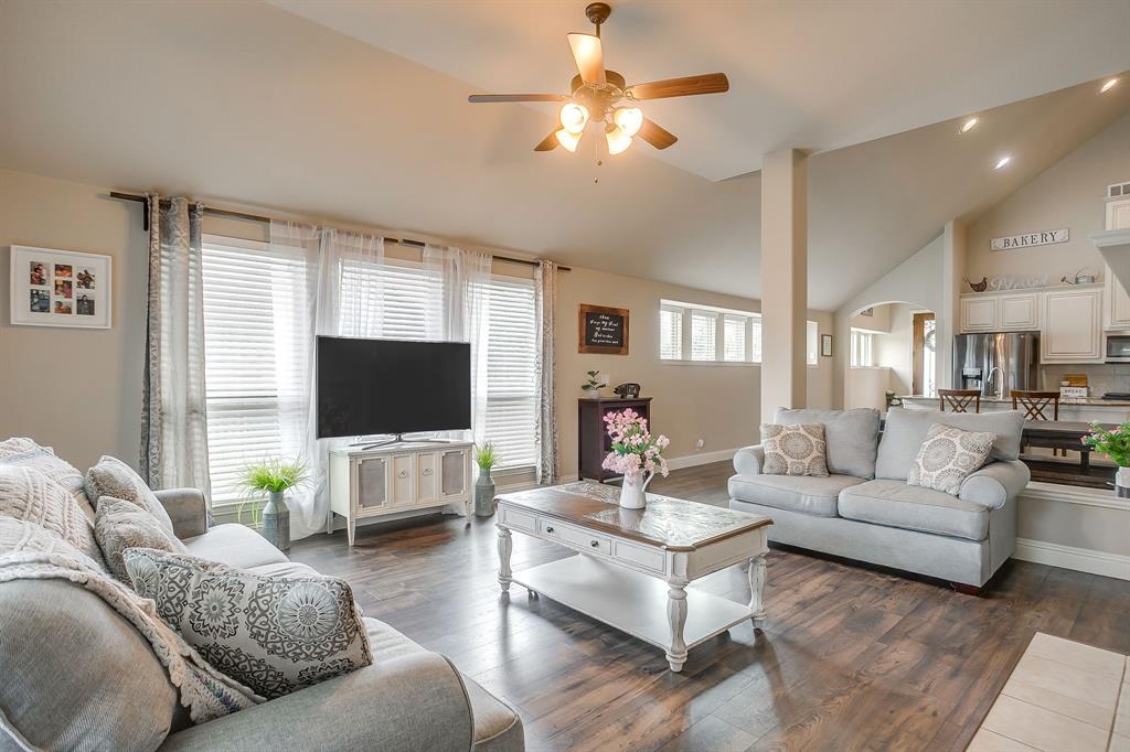 1033 Rustic Oak Way Burleson, TX 76028 - Photo 18 of 40