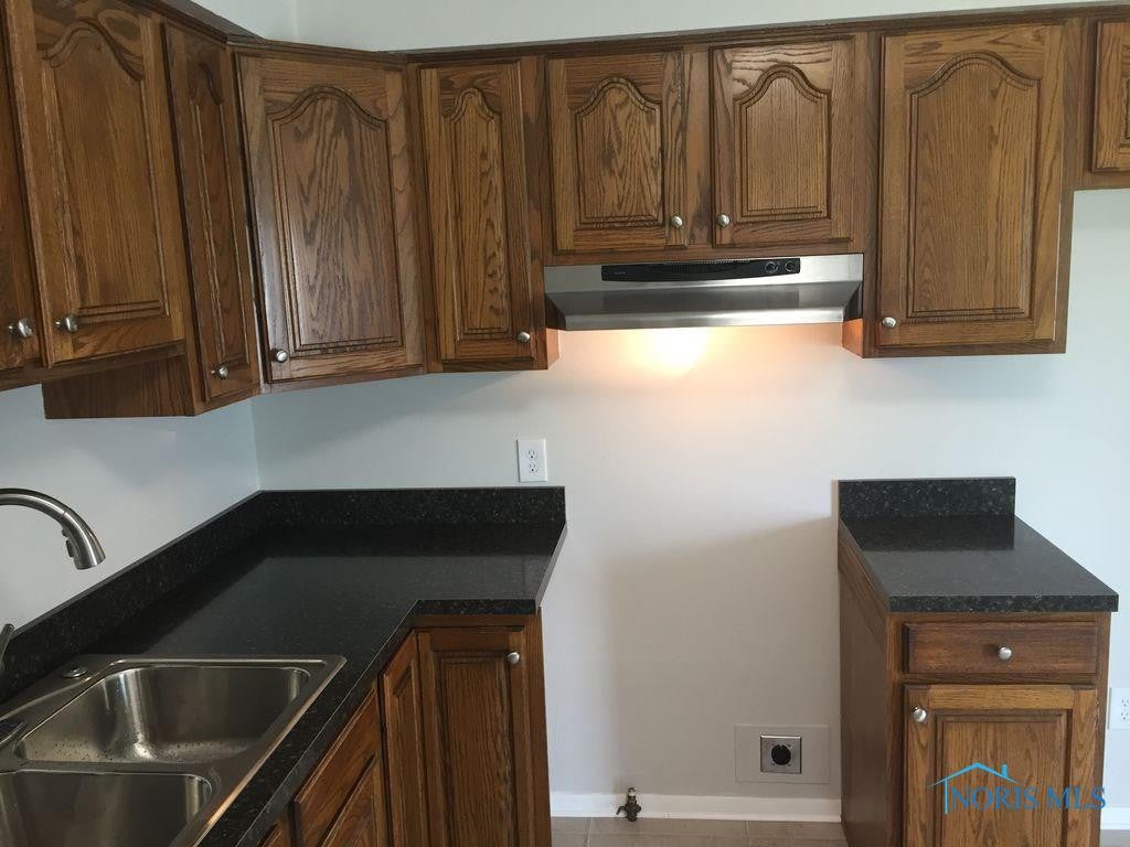 107 Windsor Road Walbridge, OH 43465 - Photo 4 of 10 Gallery Image 4