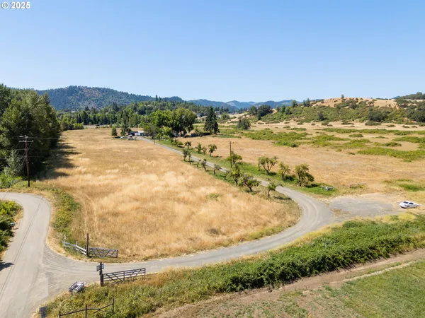 $475,000 | 308 Helweg Road, Winston, OR 97496