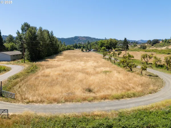 $475,000 | 308 Helweg Road, Winston, OR 97496