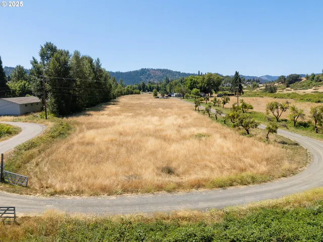 $500,000 | 308 Helweg Road, Winston, OR 97496