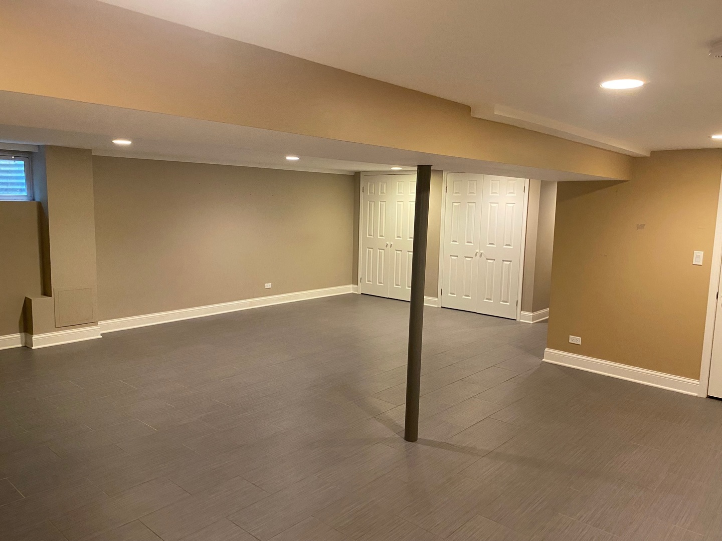 1009 Dell Road Northbrook, IL 60062 - Photo 14 of 15 an empty room with a natural light