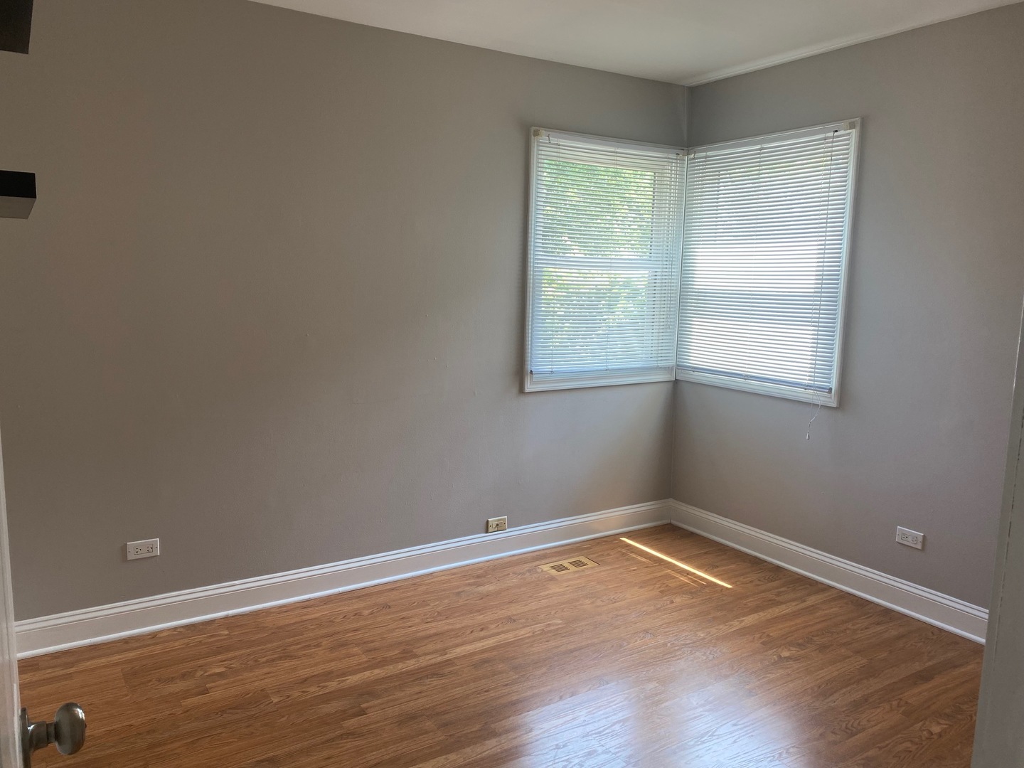 1009 Dell Road Northbrook, IL 60062 - Photo 8 of 15 an empty room with wooden floor and windows