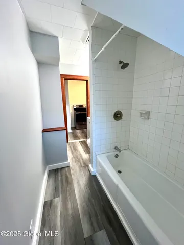 $1,550 | 40 Mathias Avenue, Unit UPSTAIRS APARTMENT 2, Amsterdam, NY 12010