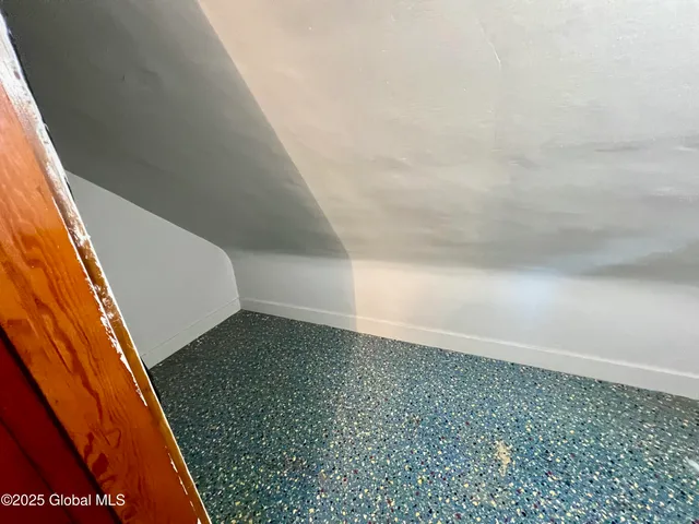 $1,550 | 40 Mathias Avenue, Unit UPSTAIRS APARTMENT 2, Amsterdam, NY 12010