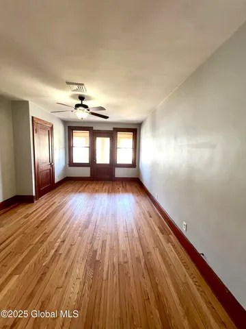 $1,550 | 40 Mathias Avenue, Unit UPSTAIRS APARTMENT 2, Amsterdam, NY 12010