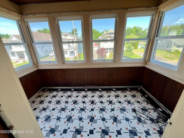 $1,550 | 40 Mathias Avenue, Unit UPSTAIRS APARTMENT 2, Amsterdam, NY 12010