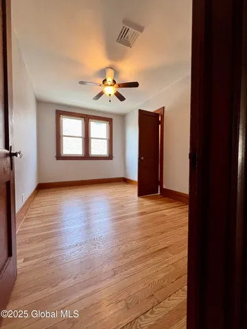 $1,550 | 40 Mathias Avenue, Unit UPSTAIRS APARTMENT 2, Amsterdam, NY 12010