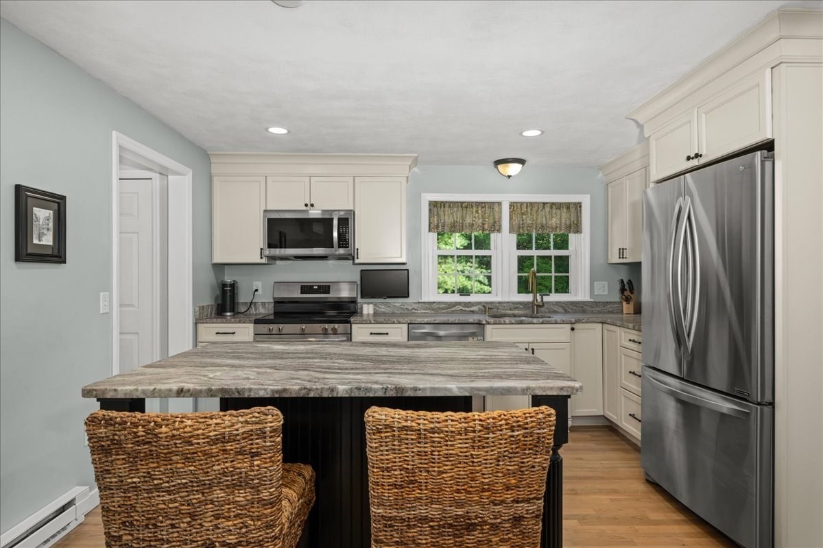4 Robertson Road Auburn, MA 01501 - Photo 5 of 42 Gallery Image 5