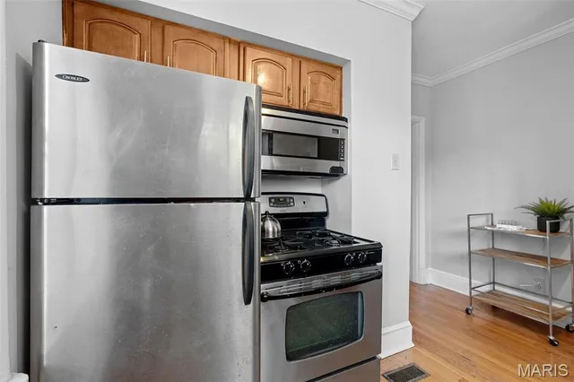 $2,700 | 7055 Dartmouth Avenue, Unit 1, University City, MO 63130