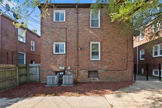 $2,700 | 7055 Dartmouth Avenue, Unit 1, University City, MO 63130