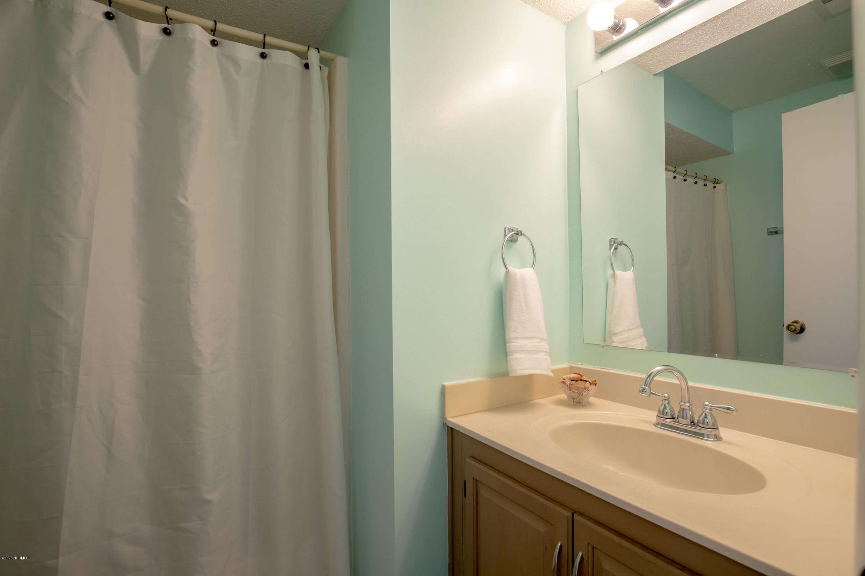 3928 River Road North Topsail Beach, NC 28460 - Photo 21 of 41 2328 River Road - interiors - 16 -HDR