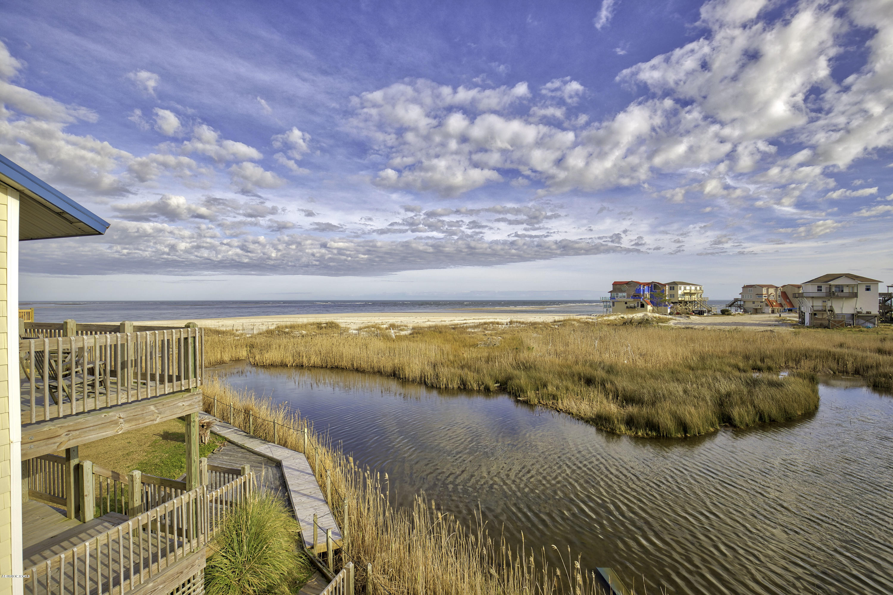 3928 River Road North Topsail Beach, NC 28460 - Photo 37 of 41 3928 River Road - Living room and Exteri