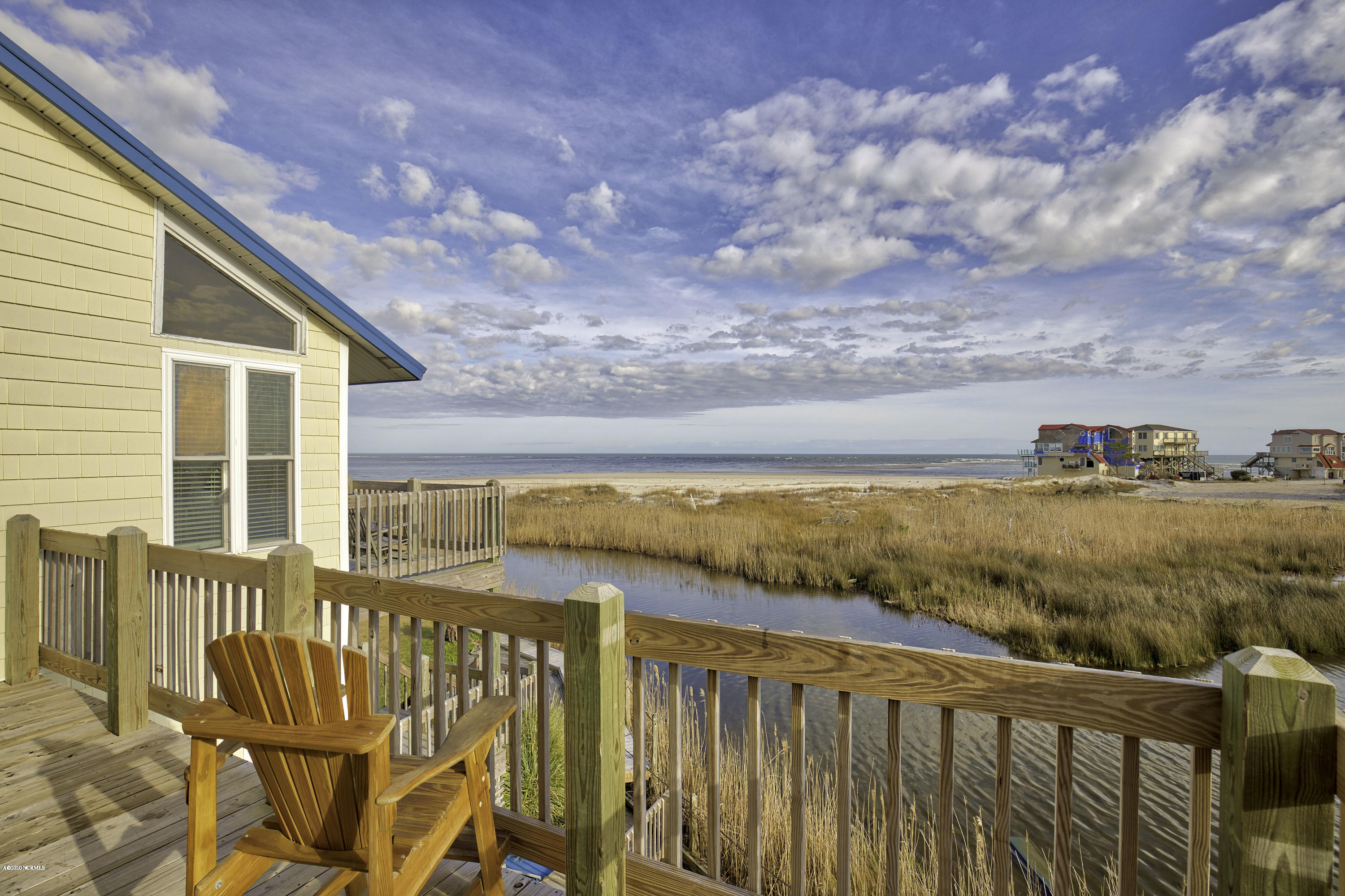 3928 River Road North Topsail Beach, NC 28460 - Photo 38 of 41 3928 River Road - Living room and Exteri