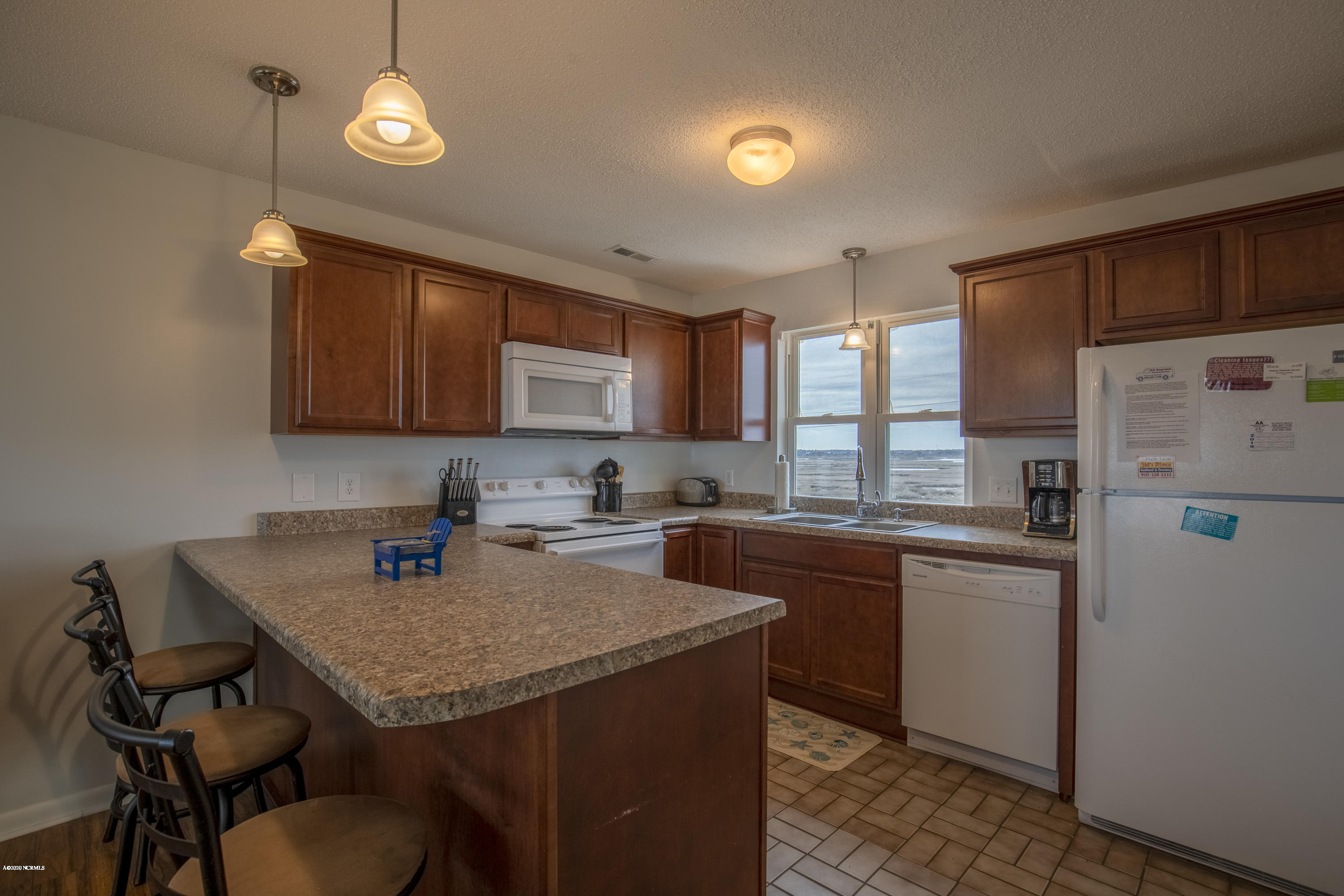 3928 River Road North Topsail Beach, NC 28460 - Photo 5 of 41 2328 River Road - interiors - 10 -HDR