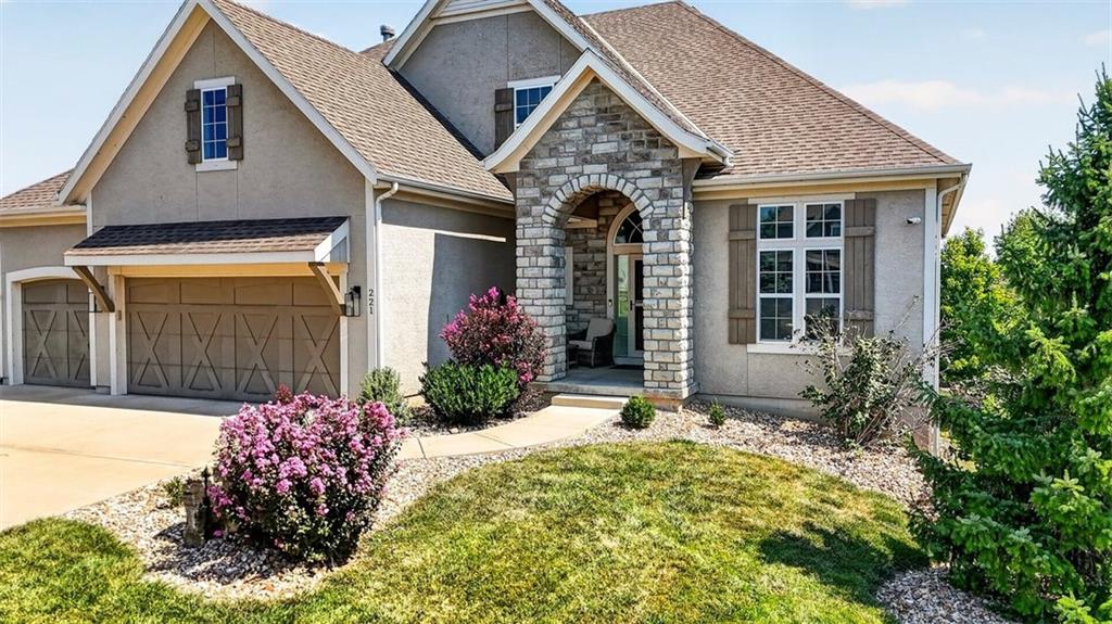221 Southwest Roosevelt Ridge Lee's Summit, MO 64081 - Photo 2 of 94 Gallery Image 2