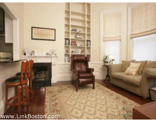 327 Beacon Street, Unit 2 Boston, MA 02116 - Photo 3 of 5