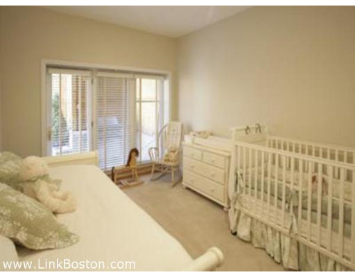 327 Beacon Street, Unit 2 Boston, MA 02116 - Photo 4 of 5