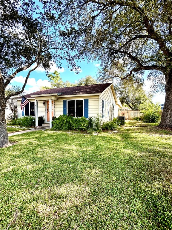 a view of a house with a yard