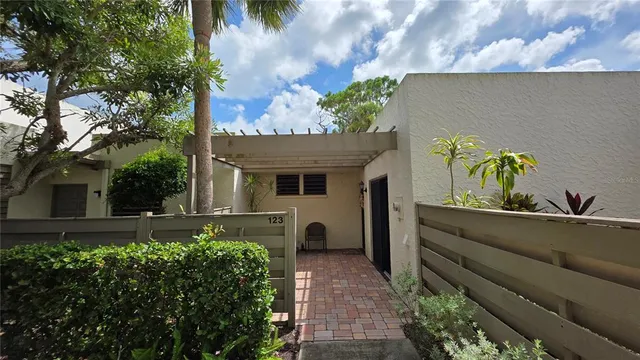 a view of a entryway in front of house