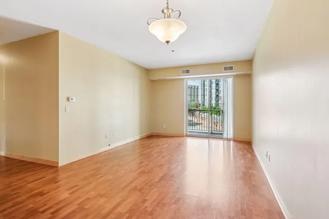 $309,900 | 2900 University Avenue Southeast, Unit 208, Minneapolis, MN 55414