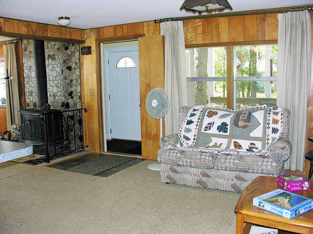 672 Lakewood Road Traverse City, MI 49685 - Photo 37 of 48 1832088-36.JPG