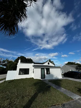 $3,200 | 795 Highland Drive, West Palm Beach, FL 33405