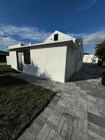 $3,200 | 795 Highland Drive, West Palm Beach, FL 33405