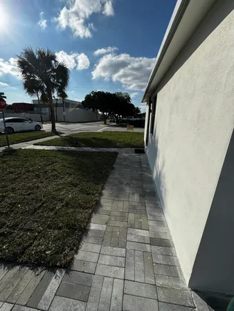 $3,200 | 795 Highland Drive, West Palm Beach, FL 33405