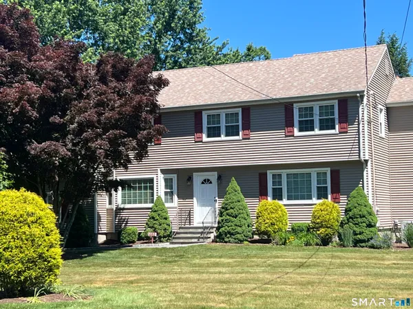 $799,000 | 460 Stonehouse Road, Trumbull, CT 06611