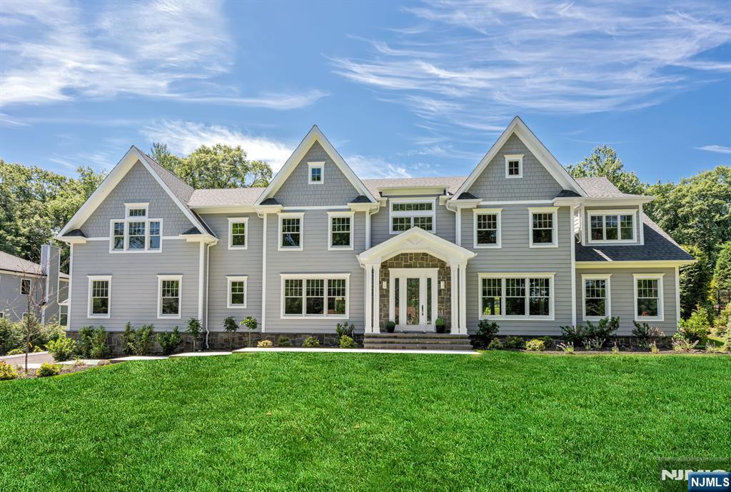 520 Clinton Avenue Wyckoff, NJ 07481 - Photo 1 of 50