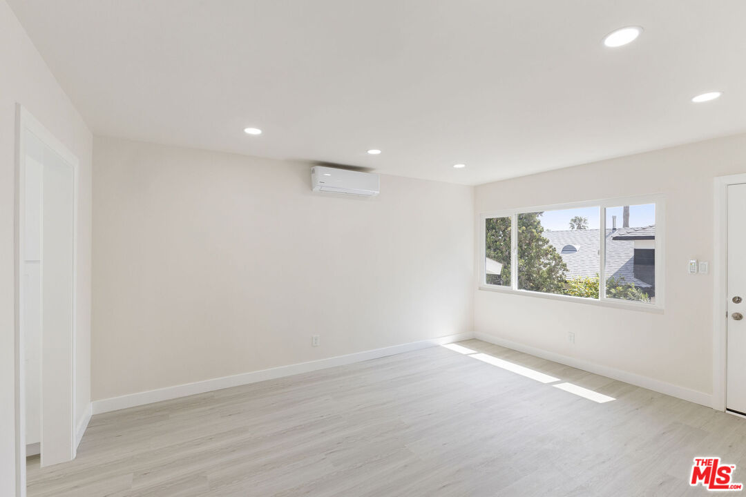 7131 Ramsgate Avenue Los Angeles, CA 90045 - Photo 9 of 25