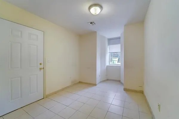 $2,950 | 295 New York Avenue, Unit 1L, Jersey City, NJ 07307