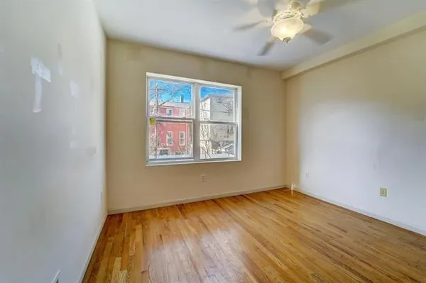 $2,950 | 295 New York Avenue, Unit 1L, Jersey City, NJ 07307