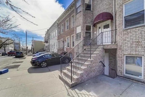 $2,950 | 295 New York Avenue, Unit 1L, Jersey City, NJ 07307