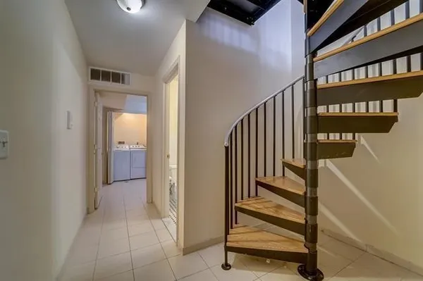 $2,950 | 295 New York Avenue, Unit 1L, Jersey City, NJ 07307