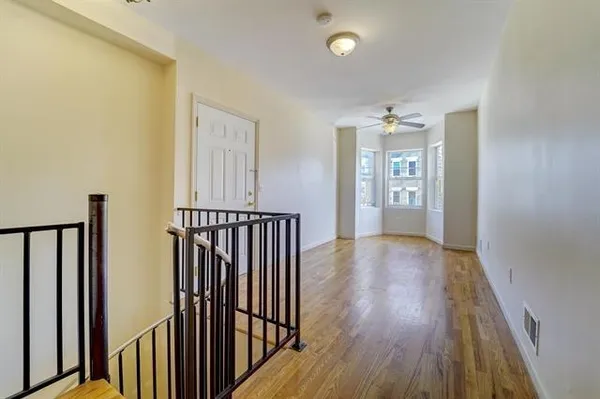 $2,950 | 295 New York Avenue, Unit 1L, Jersey City, NJ 07307