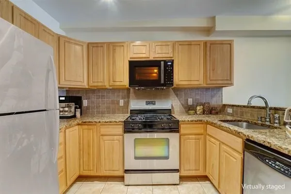 $2,950 | 295 New York Avenue, Unit 1L, Jersey City, NJ 07307